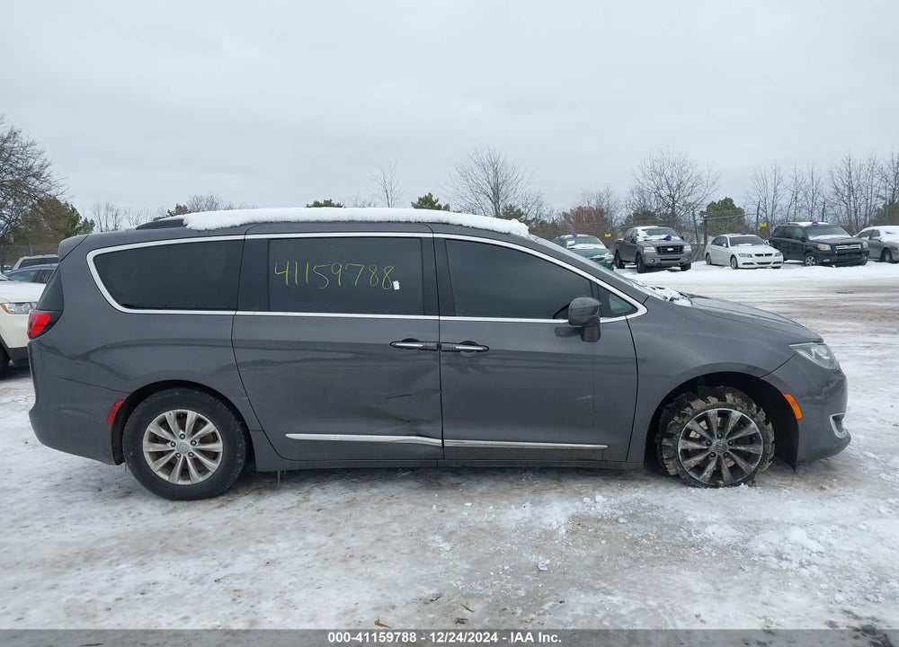 2017 CHRYSLER PACIFICA TOURING L VIN: 2C4RC1BG1HR670401