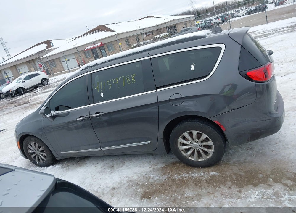 2017 CHRYSLER PACIFICA TOURING L VIN: 2C4RC1BG1HR670401