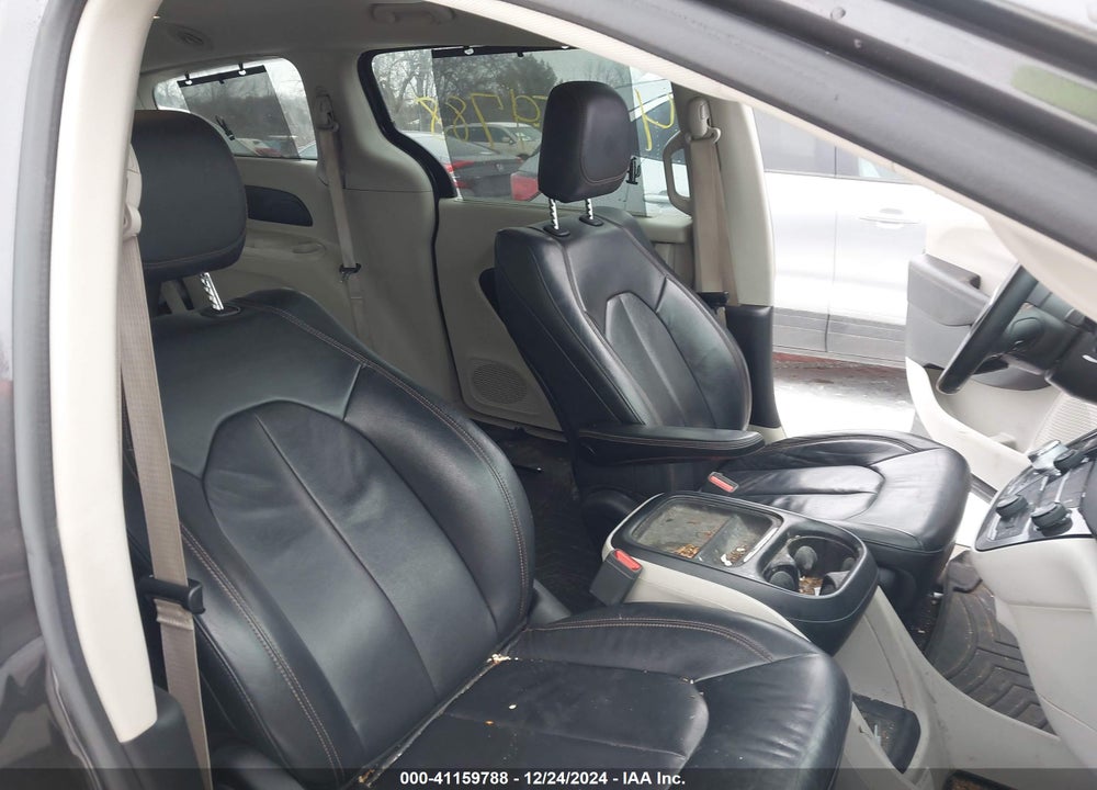 2017 CHRYSLER PACIFICA TOURING L VIN: 2C4RC1BG1HR670401