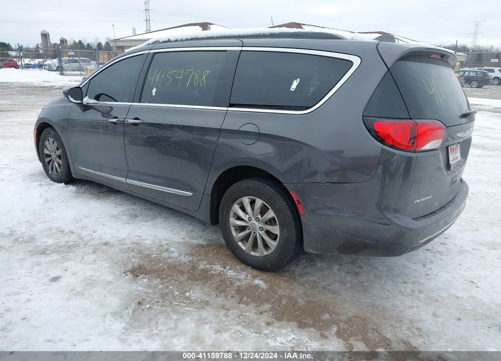 2017 CHRYSLER PACIFICA TOURING L VIN: 2C4RC1BG1HR670401