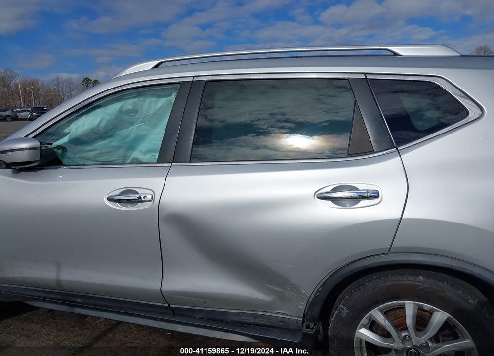 2017 NISSAN ROGUE SV VIN: KNMAT2MT6HP605414