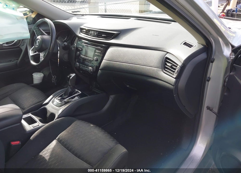 2017 NISSAN ROGUE SV VIN: KNMAT2MT6HP605414
