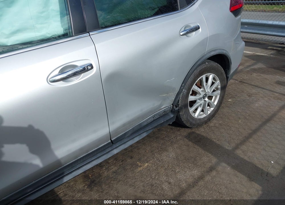2017 NISSAN ROGUE SV VIN: KNMAT2MT6HP605414