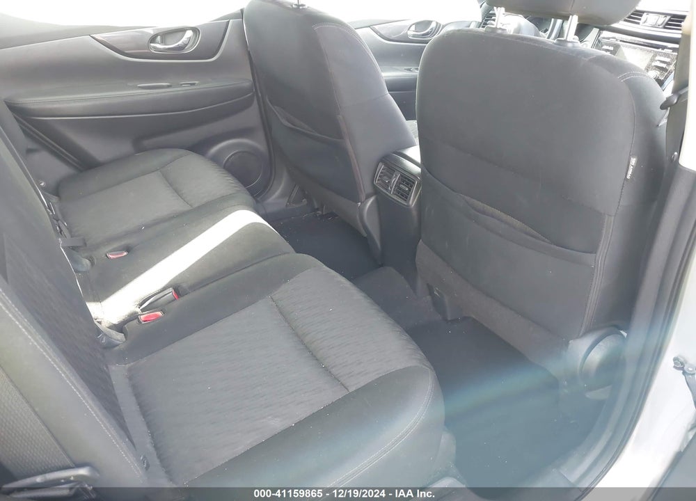 2017 NISSAN ROGUE SV VIN: KNMAT2MT6HP605414