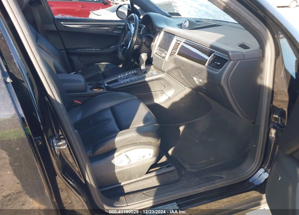 2017 PORSCHE MACAN VIN: WP1AA2A58HLB02405