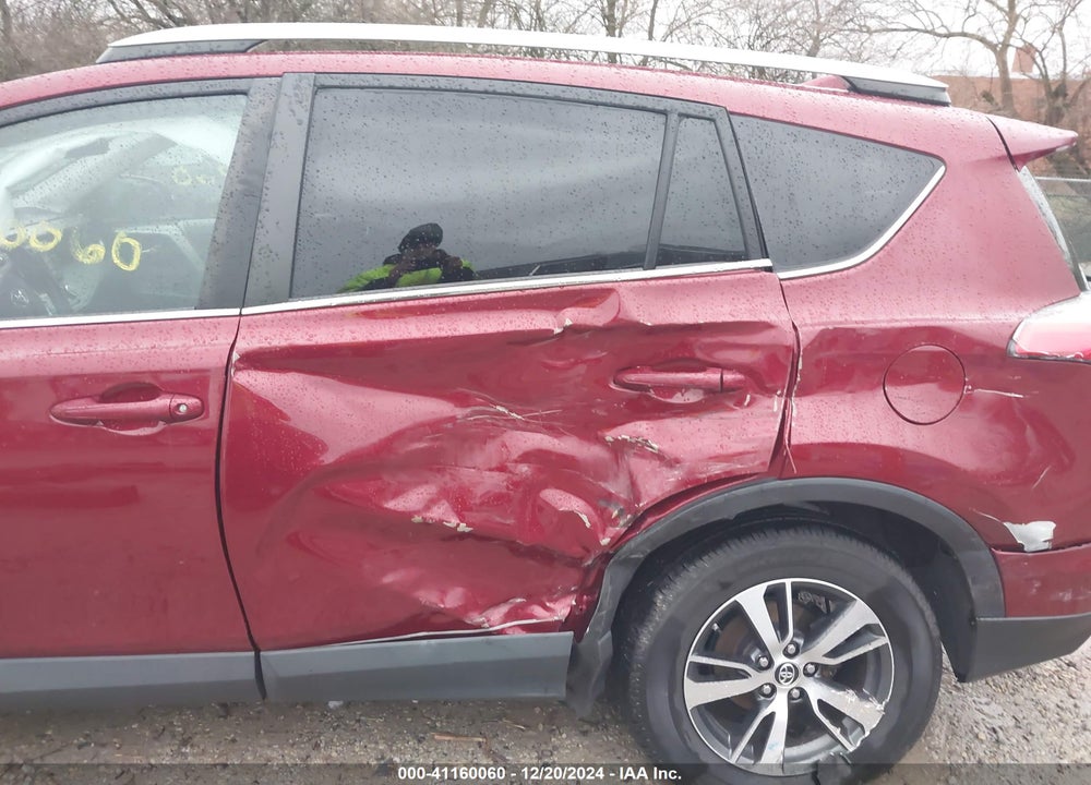2018 TOYOTA RAV4 ADVENTURE/XLE VIN: 2T3WFREV9JW433640
