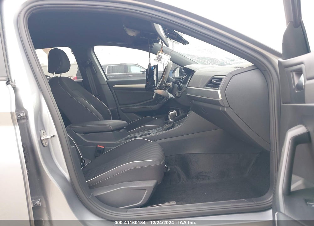 2024 VOLKSWAGEN JETTA VIN: 3VWBM7BU3RM086370