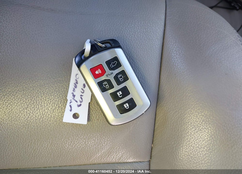 2017 TOYOTA SIENNA XLE 8 PASSENGER VIN: 5TDYZ3DC9HS884432