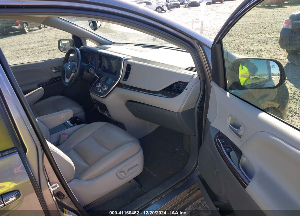 2017 TOYOTA SIENNA XLE 8 PASSENGER VIN: 5TDYZ3DC9HS884432