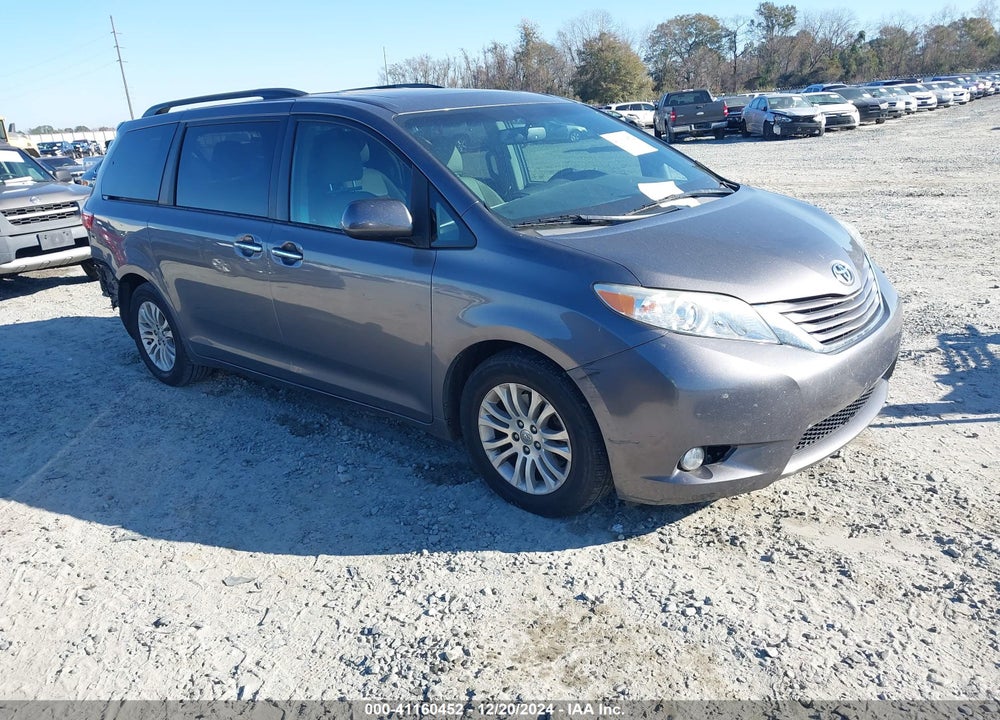 2017 TOYOTA SIENNA XLE 8 PASSENGER VIN: 5TDYZ3DC9HS884432