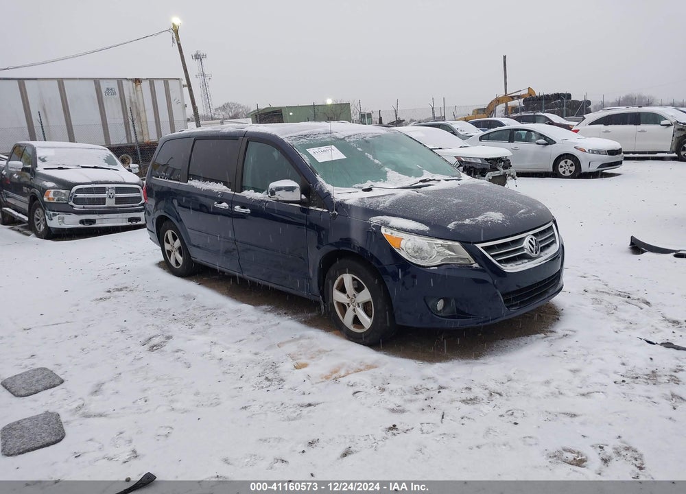 2014 VOLKSWAGEN ROUTAN SEL PREMIUM VIN: 2C4RVADG0ER135384