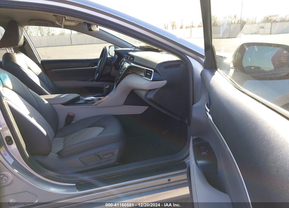 2018 TOYOTA CAMRY XLE VIN: 4T1B11HK5JU060301