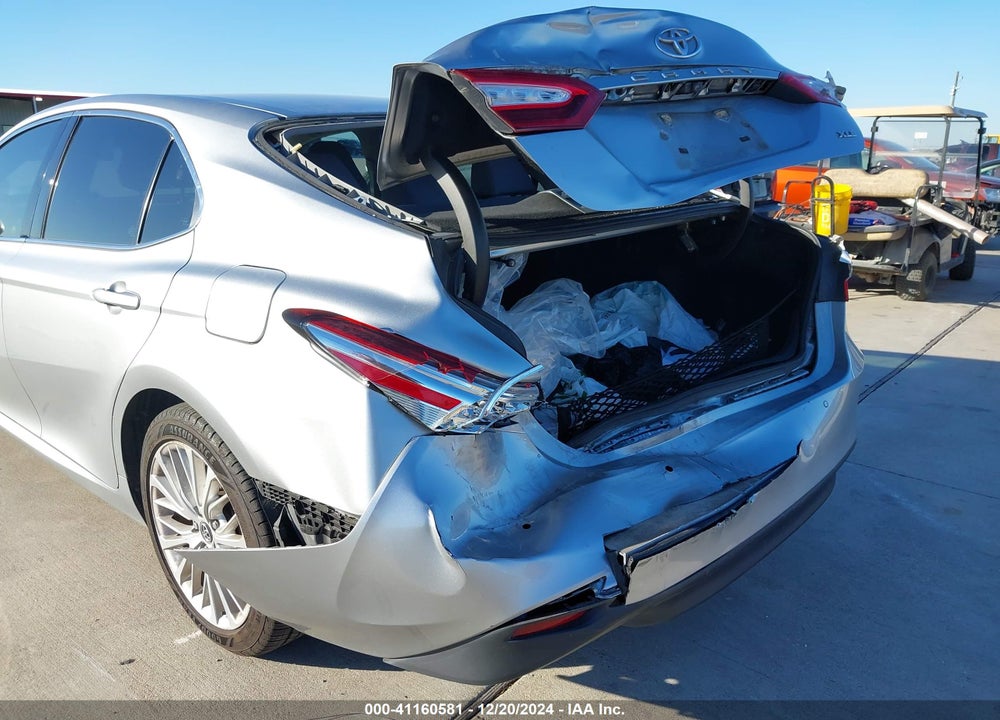 2018 TOYOTA CAMRY XLE VIN: 4T1B11HK5JU060301
