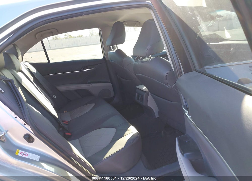 2018 TOYOTA CAMRY XLE VIN: 4T1B11HK5JU060301