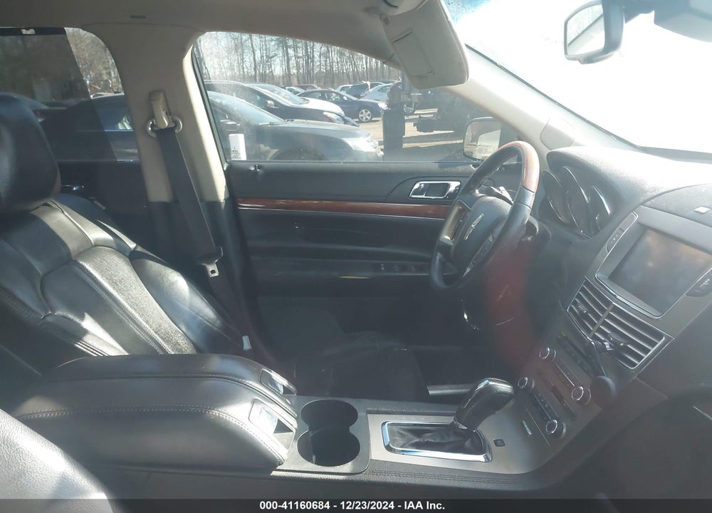 2010 LINCOLN MKT VIN: 2LMHJ5AT1ABJ08925