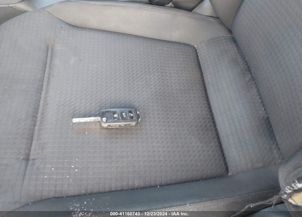 2015 VOLKSWAGEN JETTA 1.8T SE VIN: 3VWD17AJ8FM401085