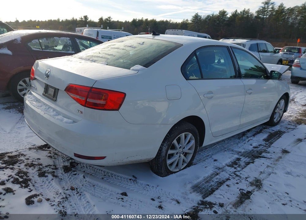 2015 VOLKSWAGEN JETTA 1.8T SE VIN: 3VWD17AJ8FM401085
