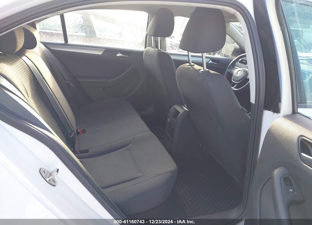2015 VOLKSWAGEN JETTA 1.8T SE VIN: 3VWD17AJ8FM401085