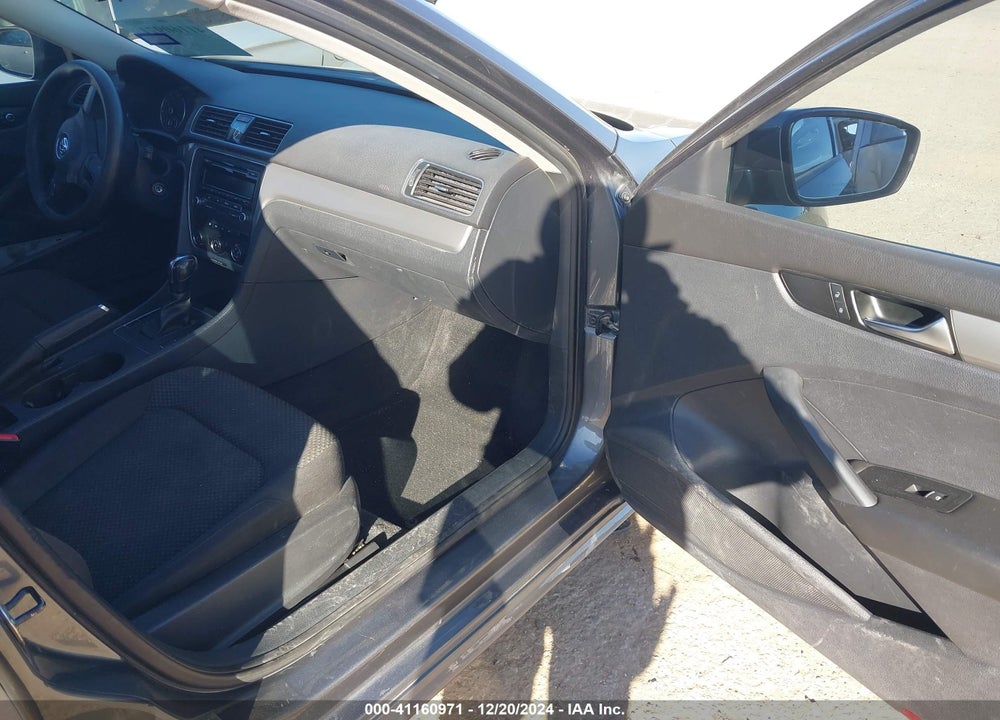 2013 VOLKSWAGEN PASSAT 2.5L S VIN: 1VWAH7A35DC092805