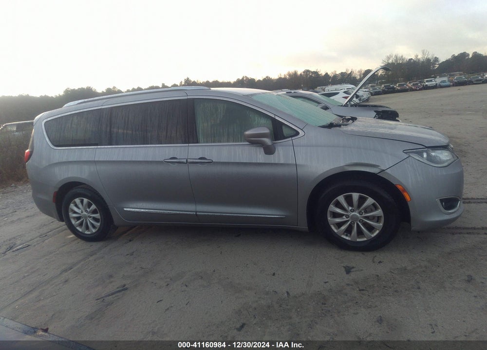 2019 CHRYSLER PACIFICA TOURING L VIN: 2C4RC1BGXKR561393
