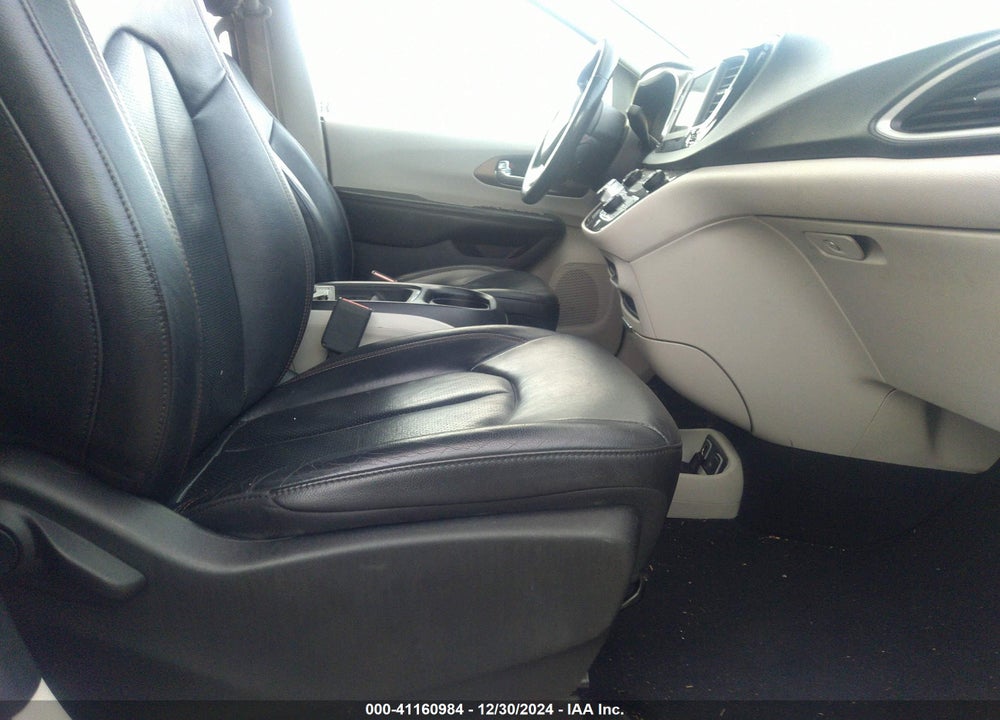 2019 CHRYSLER PACIFICA TOURING L VIN: 2C4RC1BGXKR561393