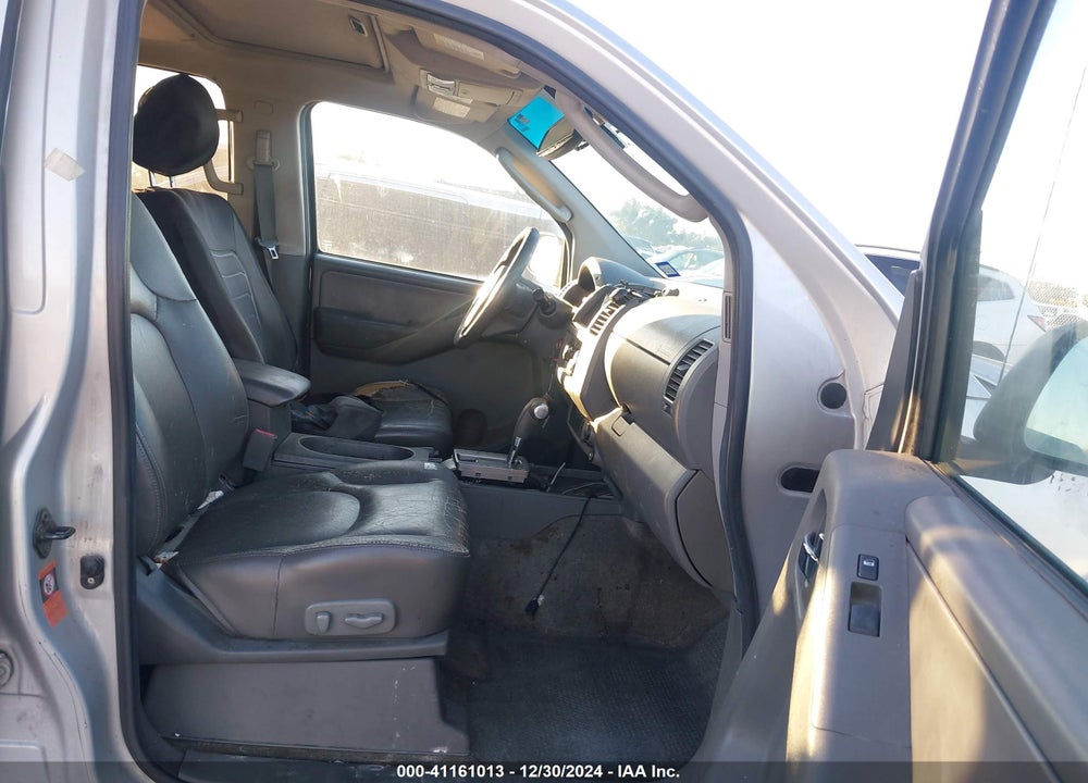 2005 NISSAN FRONTIER LE VIN: 1N6AD07U45C434815