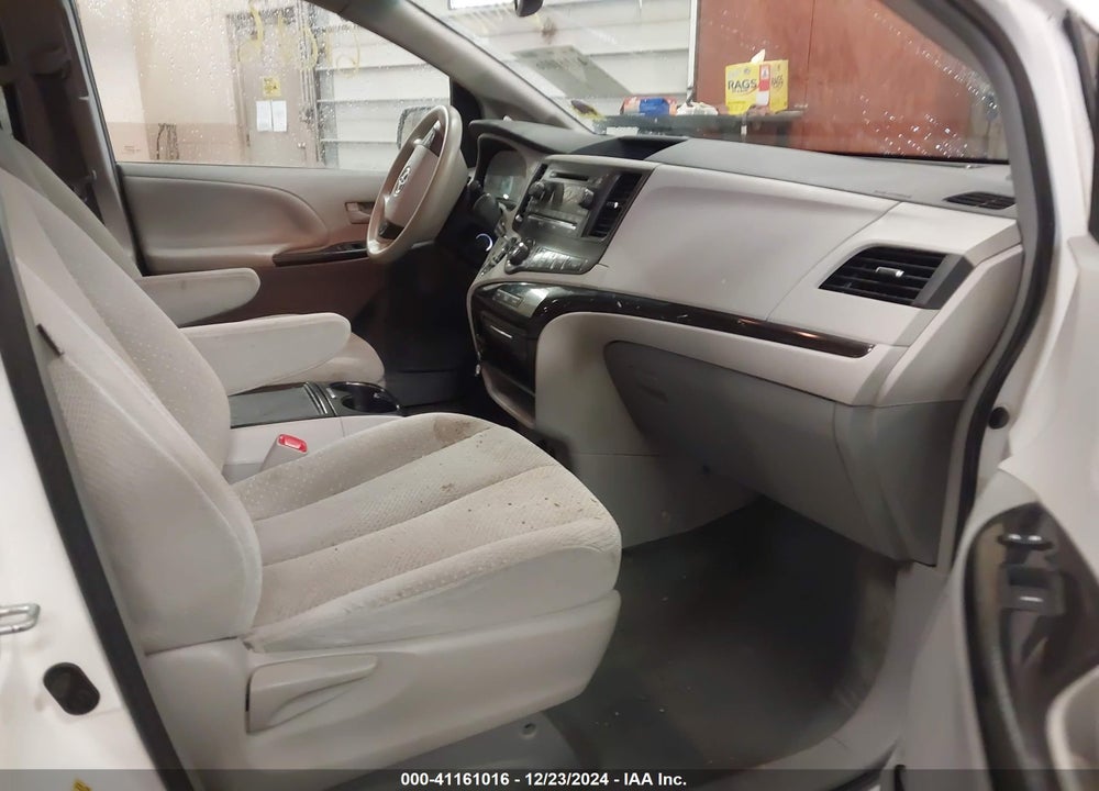 2014 TOYOTA SIENNA LE V6 8 PASSENGER VIN: 5TDKK3DCXES508683