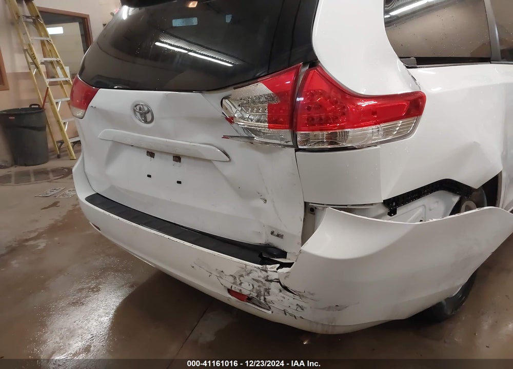 2014 TOYOTA SIENNA LE V6 8 PASSENGER VIN: 5TDKK3DCXES508683