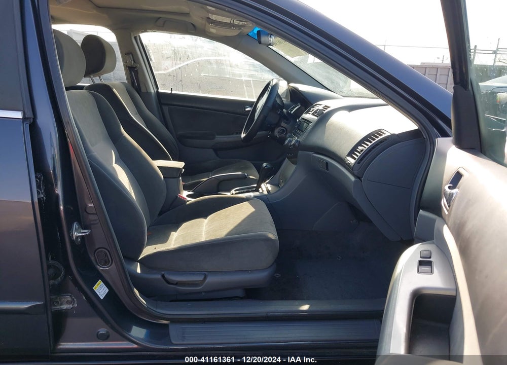 2004 HONDA ACCORD 2.4 EX VIN: 1HGCM56684A167752