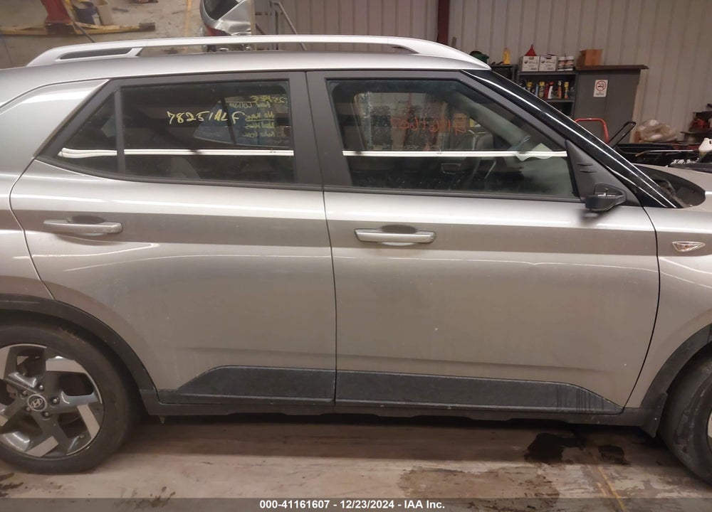 2023 HYUNDAI VENUE SEL VIN: KMHRC8A33PU260848