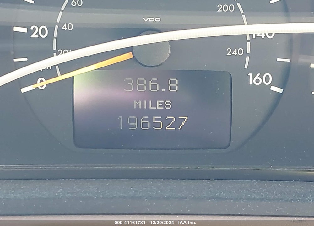 2000 MERCEDES-BENZ E 320 VIN: WDBJF65J8YB138293