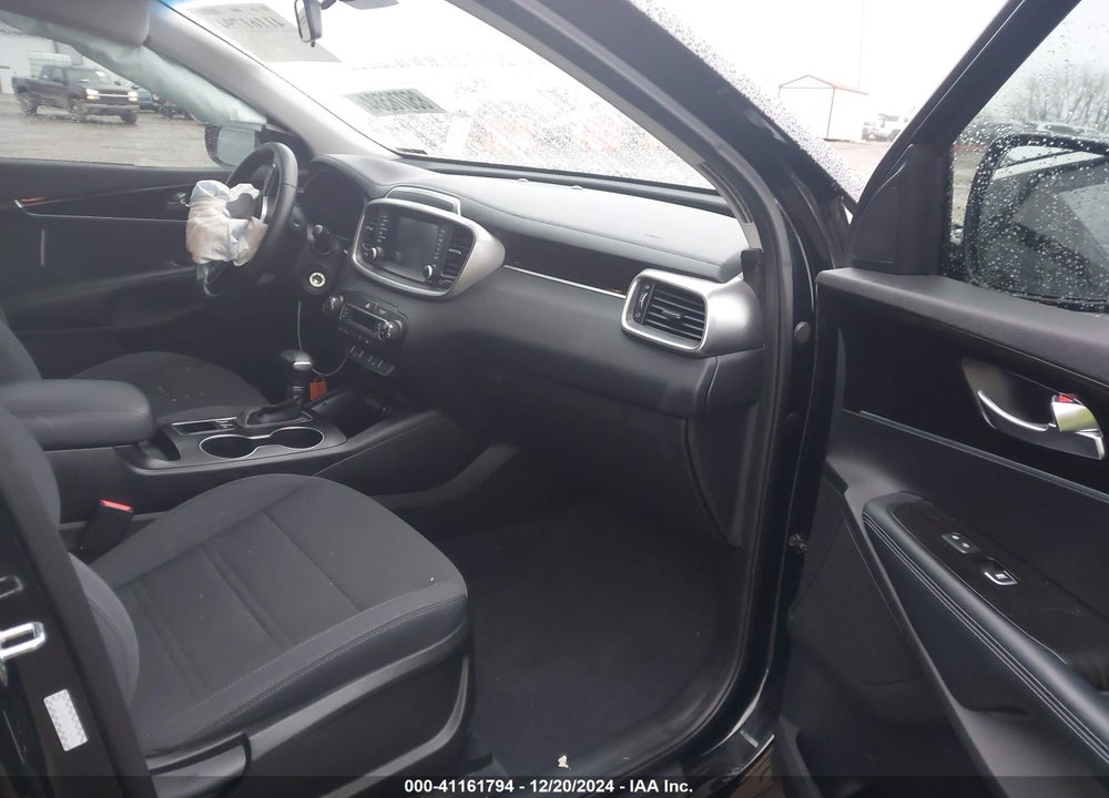 2019 KIA SORENTO 3.3L S VIN: 5XYPGDA55KG583996