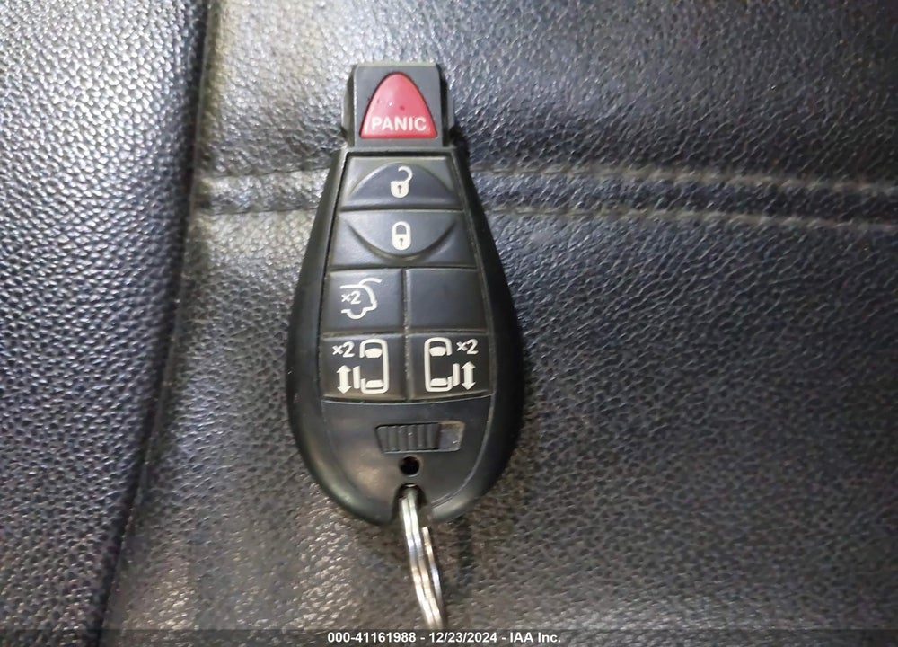2014 CHRYSLER TOWN & COUNTRY VIN: 2C4RC1BGXER255508