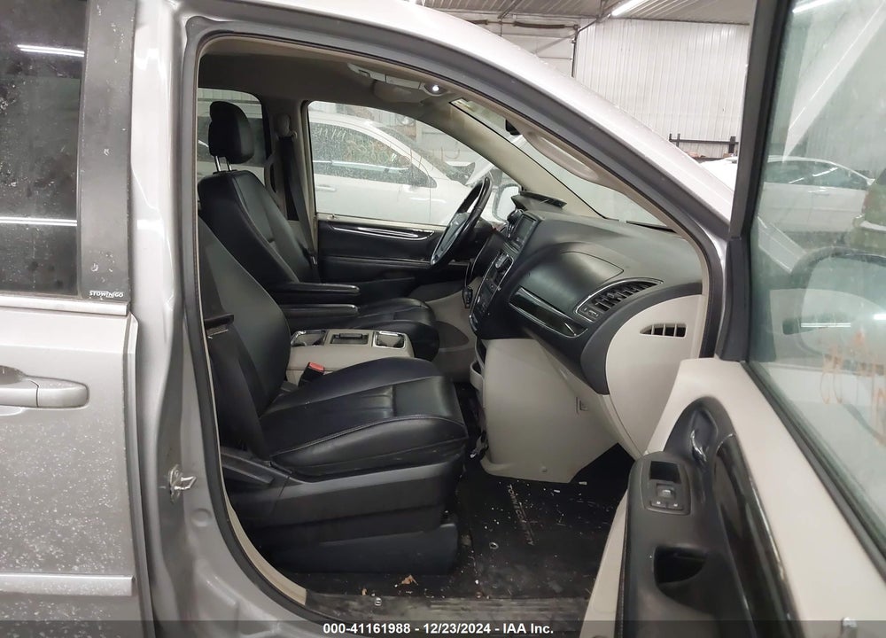 2014 CHRYSLER TOWN & COUNTRY VIN: 2C4RC1BGXER255508