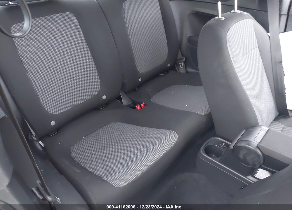 2017 VOLKSWAGEN BEETLE VIN: 3VWF17AT6HM623072