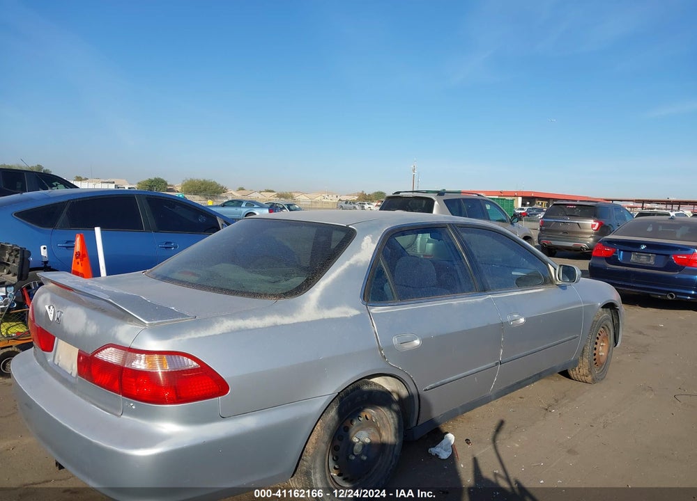 2000 HONDA ACCORD 2.3 LX VIN: JHMCG5542YC041028
