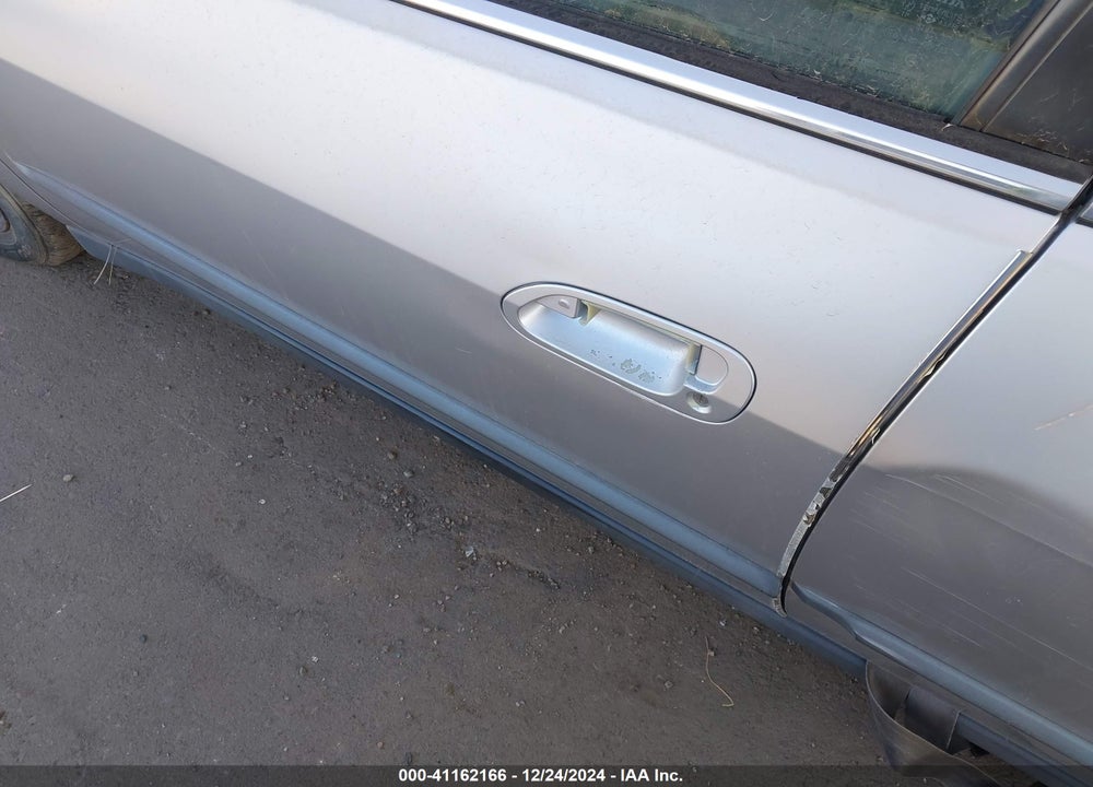 2000 HONDA ACCORD 2.3 LX VIN: JHMCG5542YC041028