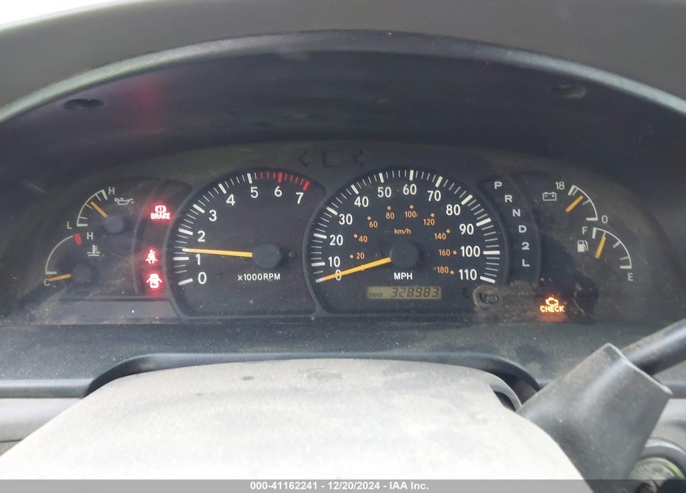 2000 TOYOTA TUNDRA SR5 V8 VIN: 5TBRT3417YS061009