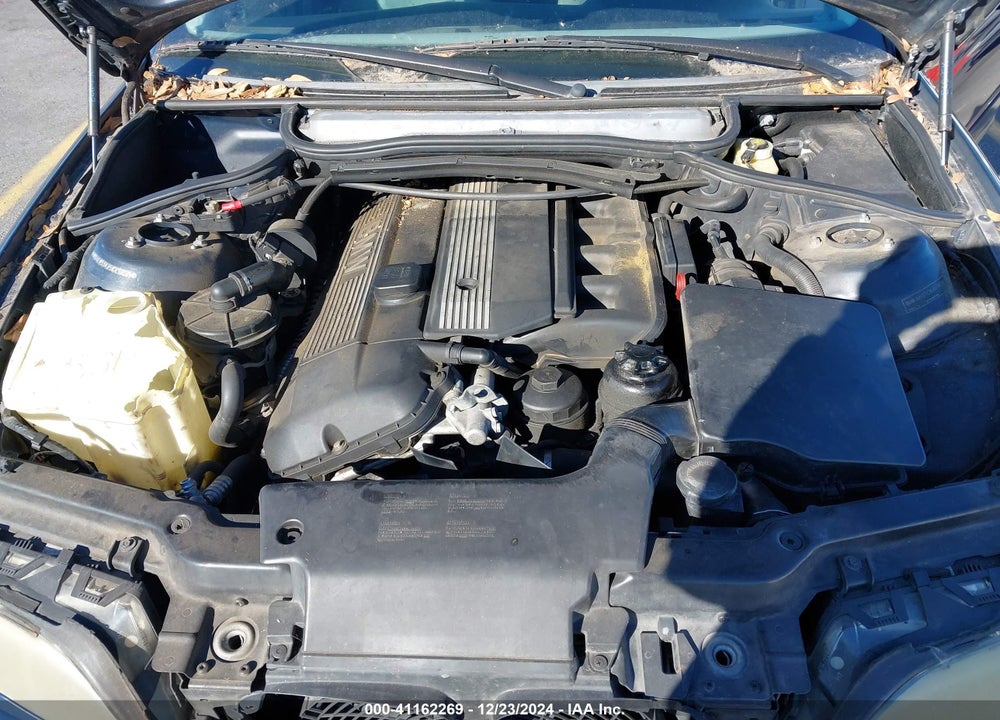 2005 BMW 325I VIN: WBAEV33425KX10081