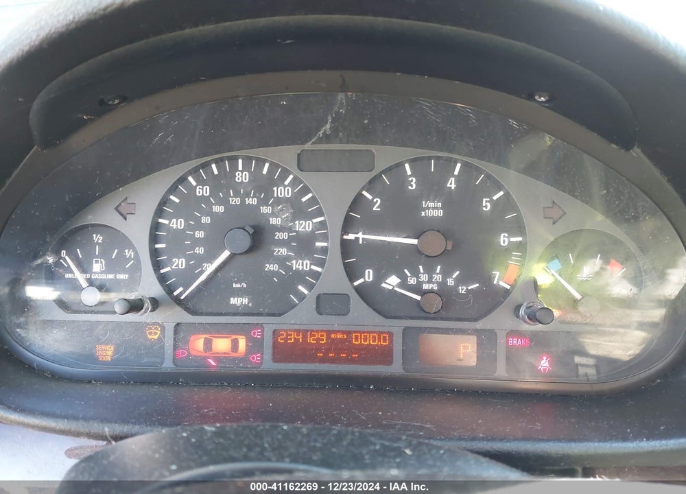 2005 BMW 325I VIN: WBAEV33425KX10081