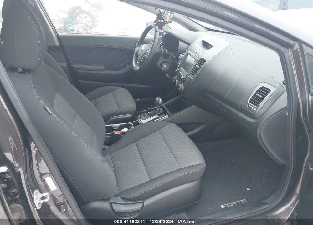 2018 KIA FORTE LX VIN: 3KPFL4A70JE181808