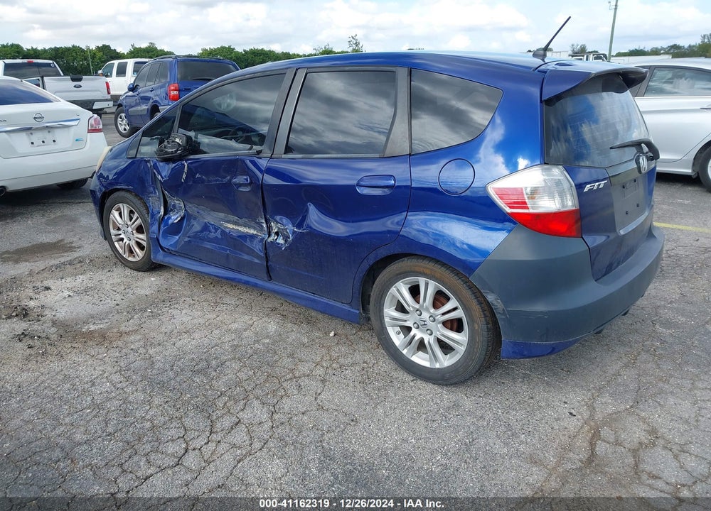 2011 HONDA FIT SPORT VIN: JHMGE8H51BC015282