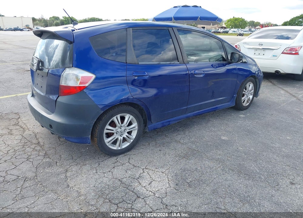 2011 HONDA FIT SPORT VIN: JHMGE8H51BC015282