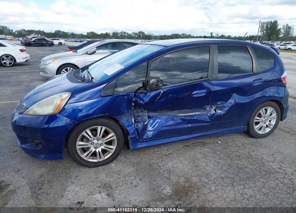 2011 HONDA FIT SPORT VIN: JHMGE8H51BC015282