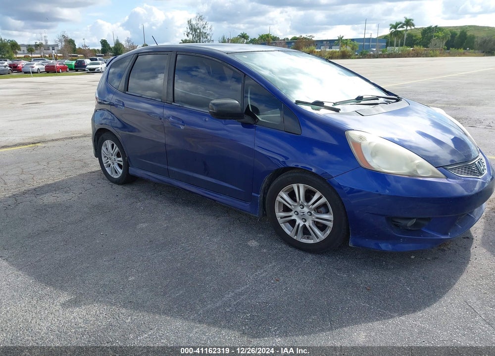 2011 HONDA FIT SPORT VIN: JHMGE8H51BC015282