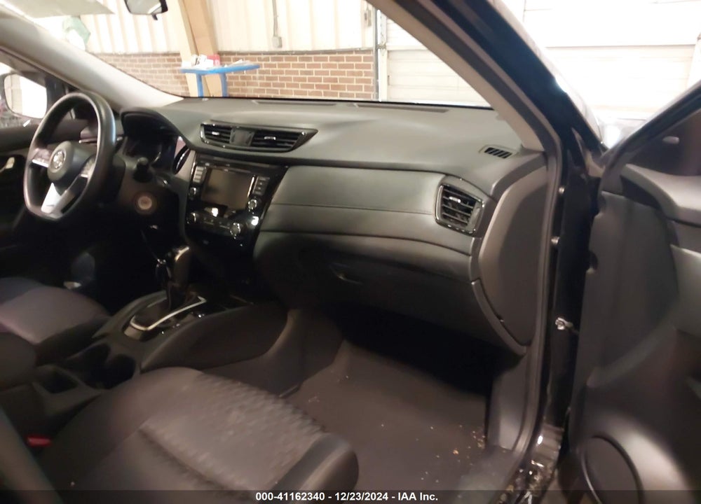 2018 NISSAN ROGUE VIN: KNMAT2MT9JP530276