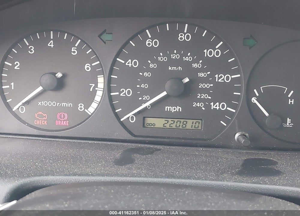 1999 MAZDA 626 ES/LX VIN: 1YVGF22C5X5814961