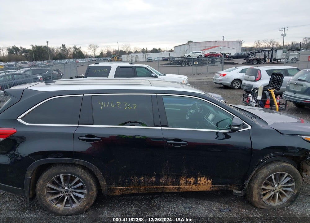 2017 TOYOTA HIGHLANDER XLE VIN: 5TDJZRFH8HS384646