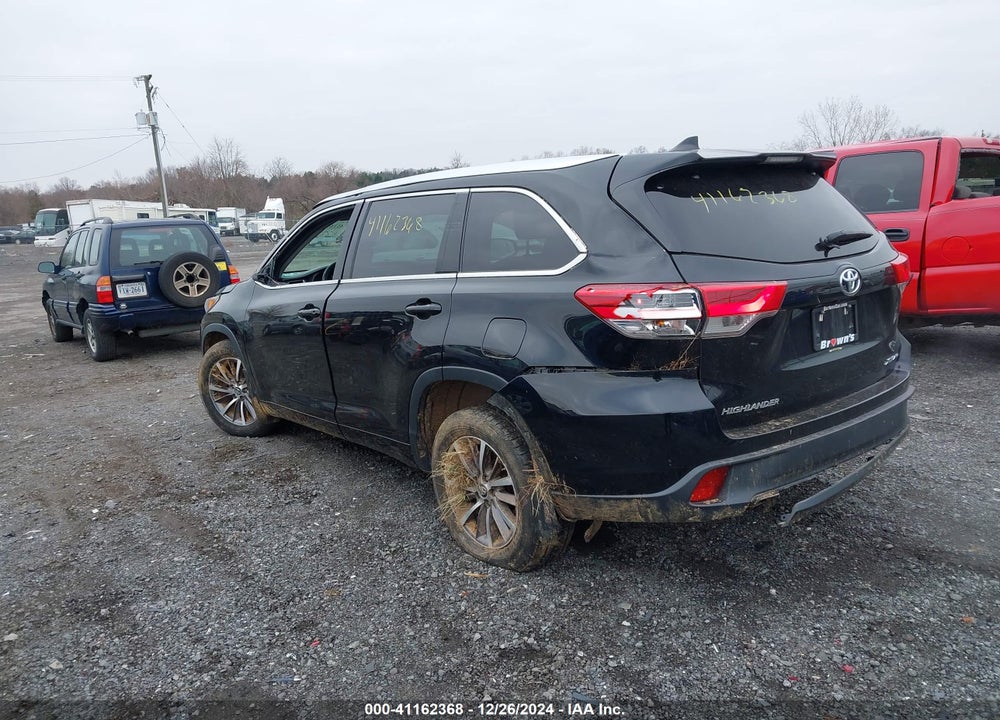2017 TOYOTA HIGHLANDER XLE VIN: 5TDJZRFH8HS384646