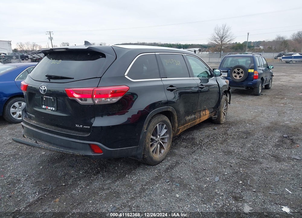 2017 TOYOTA HIGHLANDER XLE VIN: 5TDJZRFH8HS384646